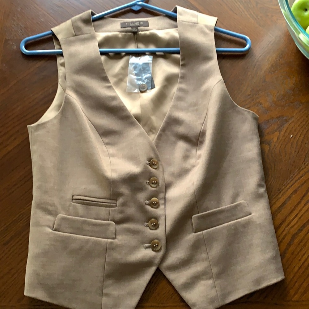 XS women’s beige vest